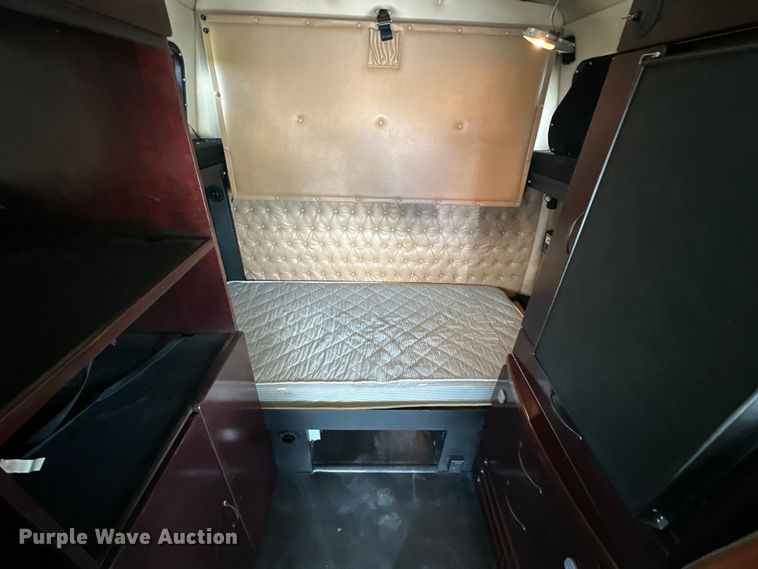 image for item EJ6891 2020 Western Star  5700XE semi truck