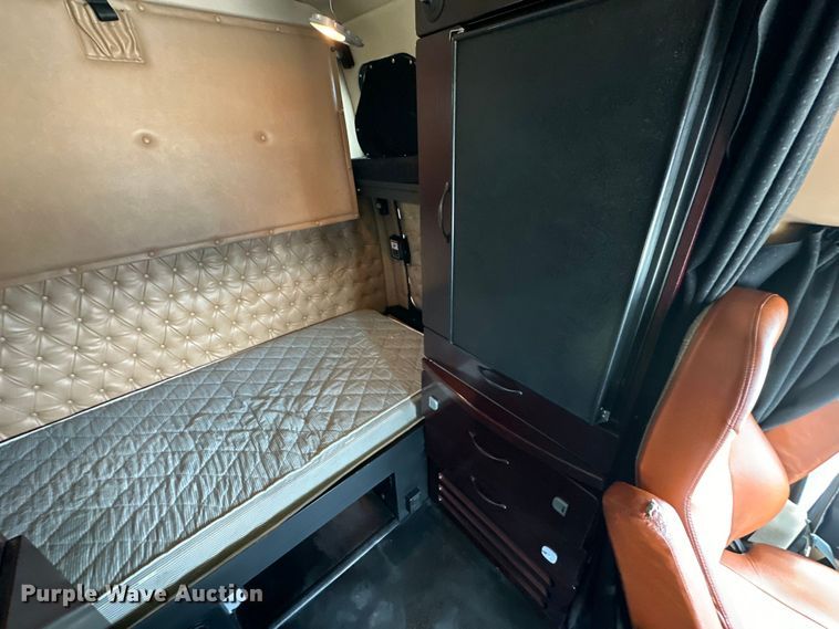 image for item EJ6891 2020 Western Star  5700XE semi truck