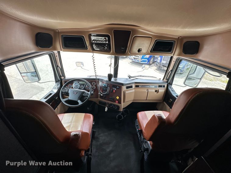 image for item EJ6891 2020 Western Star  5700XE semi truck