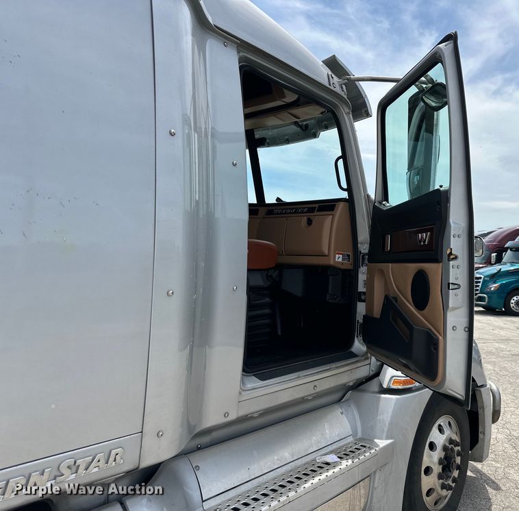image for item EJ6891 2020 Western Star  5700XE semi truck