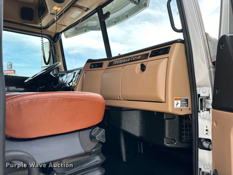 image for item EJ6891 2020 Western Star  5700XE semi truck