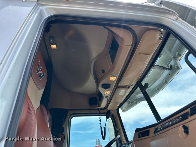 image for item EJ6891 2020 Western Star  5700XE semi truck