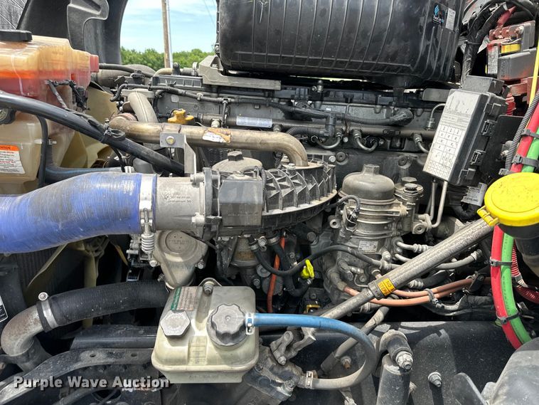 image for item EJ6891 2020 Western Star  5700XE semi truck