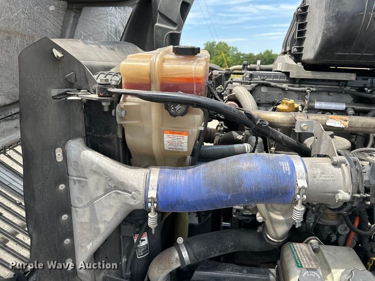 image for item EJ6891 2020 Western Star  5700XE semi truck