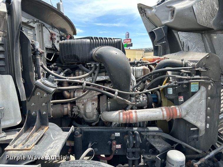 image for item EJ6891 2020 Western Star  5700XE semi truck