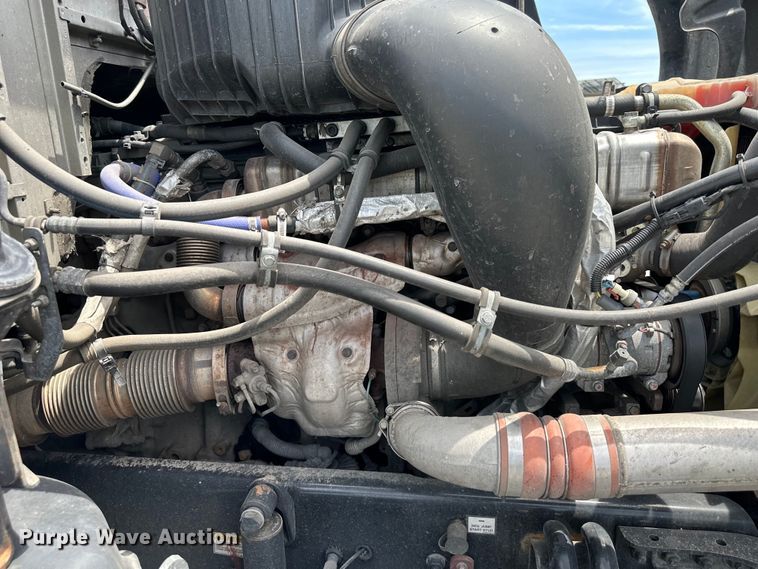 image for item EJ6891 2020 Western Star  5700XE semi truck