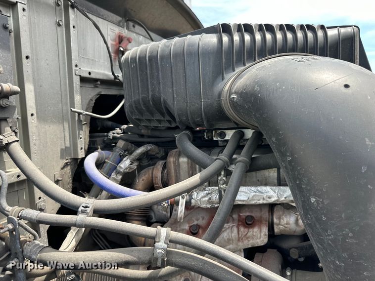 image for item EJ6891 2020 Western Star  5700XE semi truck