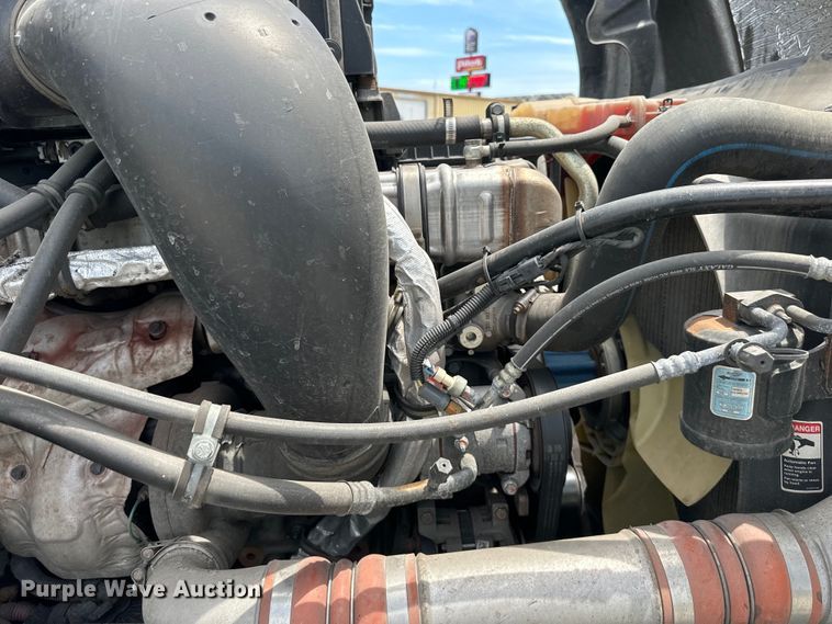 image for item EJ6891 2020 Western Star  5700XE semi truck