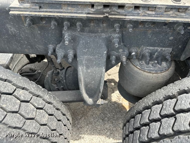 image for item EJ6891 2020 Western Star  5700XE semi truck