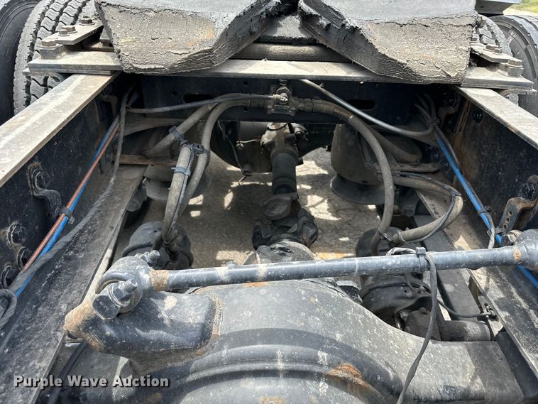 image for item EJ6891 2020 Western Star  5700XE semi truck