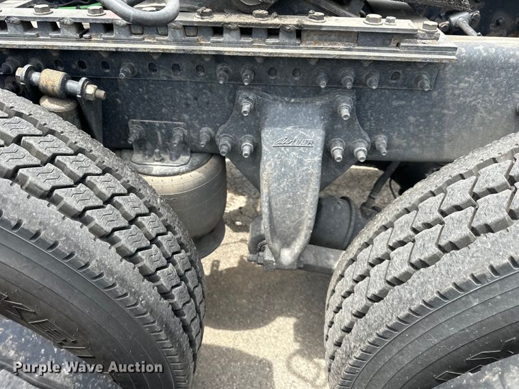 image for item EJ6891 2020 Western Star  5700XE semi truck