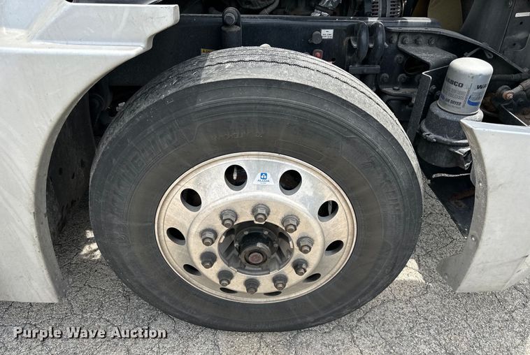 image for item EJ6891 2020 Western Star  5700XE semi truck