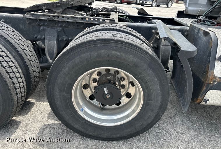 image for item EJ6891 2020 Western Star  5700XE semi truck