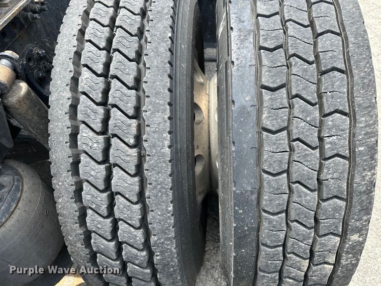 image for item EJ6891 2020 Western Star  5700XE semi truck