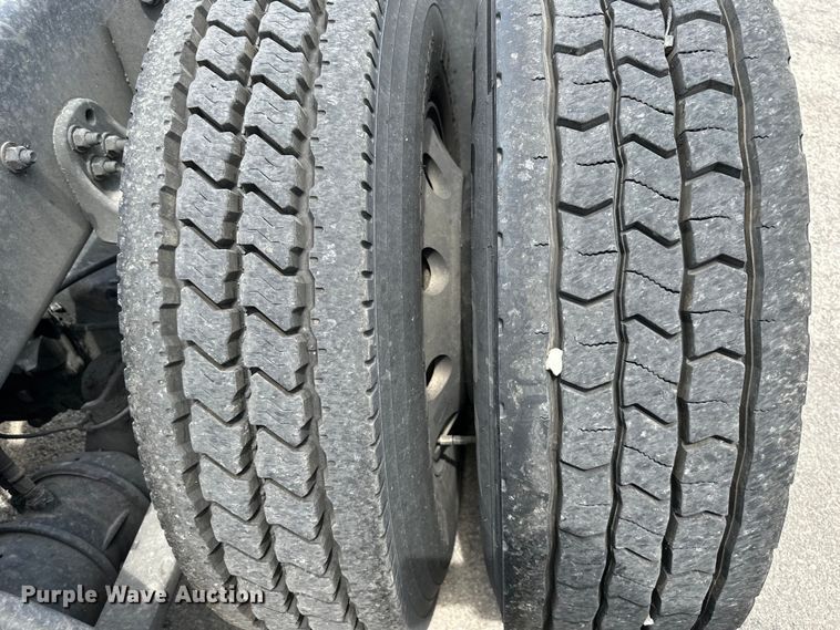 image for item EJ6891 2020 Western Star  5700XE semi truck