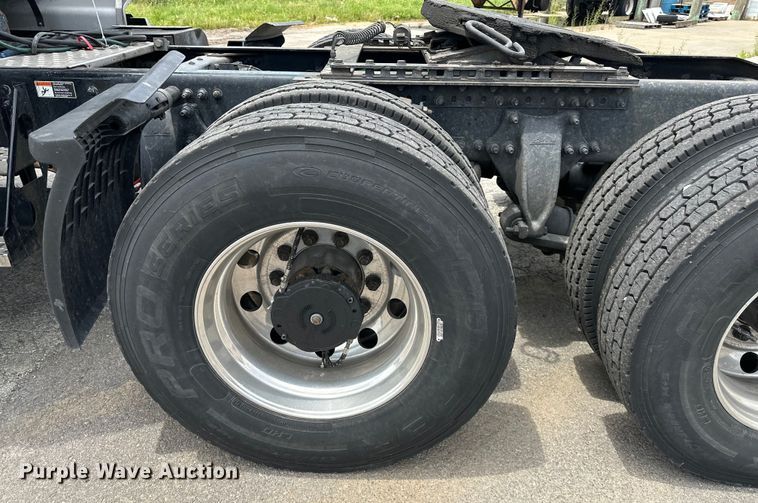 image for item EJ6891 2020 Western Star  5700XE semi truck