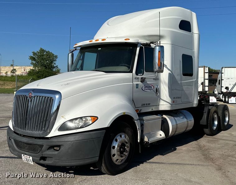 image for item EJ6894 2014 International  ProStar Plus 122 semi truck