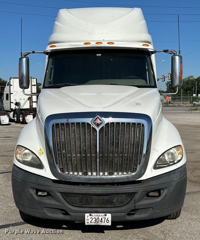 image for item EJ6894 2014 International  ProStar Plus 122 semi truck