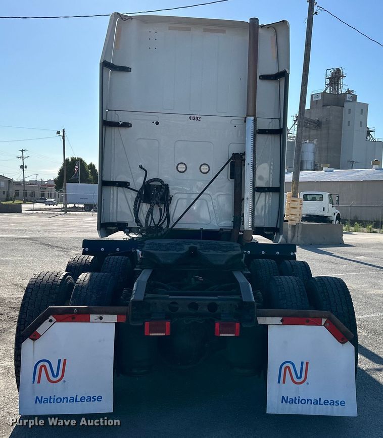 image for item EJ6894 2014 International  ProStar Plus 122 semi truck