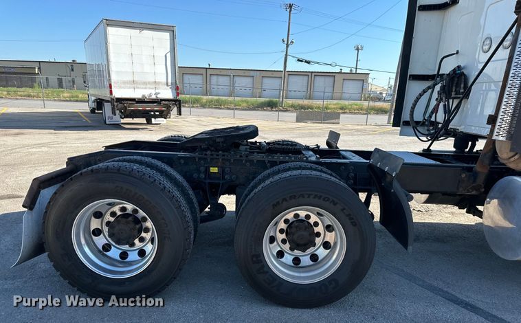 image for item EJ6894 2014 International  ProStar Plus 122 semi truck