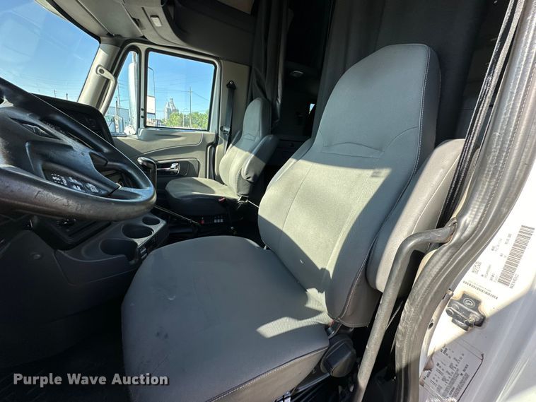 image for item EJ6894 2014 International  ProStar Plus 122 semi truck