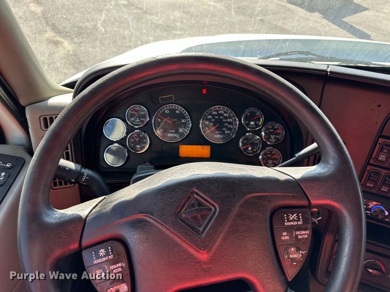 image for item EJ6894 2014 International  ProStar Plus 122 semi truck