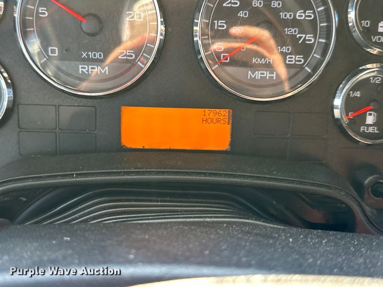 image for item EJ6894 2014 International  ProStar Plus 122 semi truck