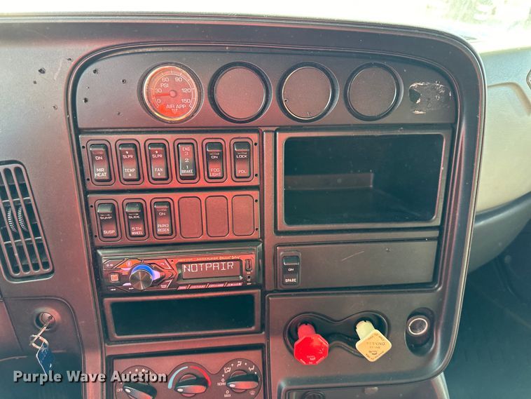 image for item EJ6894 2014 International  ProStar Plus 122 semi truck