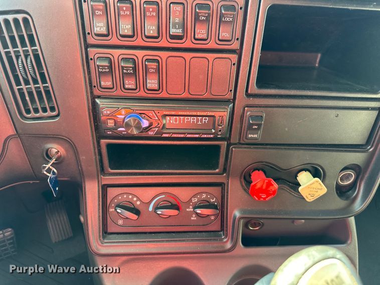 image for item EJ6894 2014 International  ProStar Plus 122 semi truck