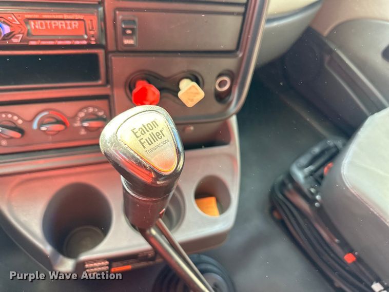 image for item EJ6894 2014 International  ProStar Plus 122 semi truck