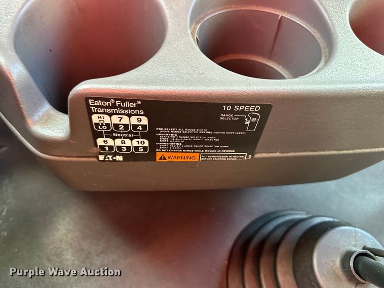 image for item EJ6894 2014 International  ProStar Plus 122 semi truck