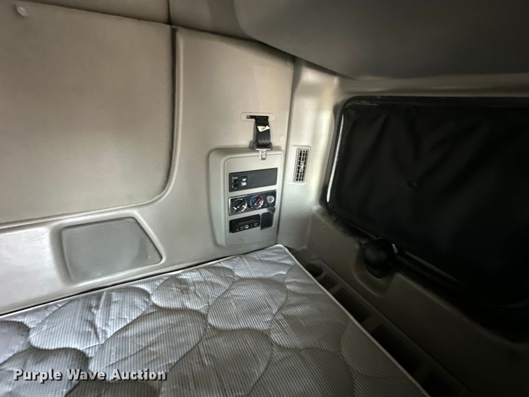 image for item EJ6894 2014 International  ProStar Plus 122 semi truck