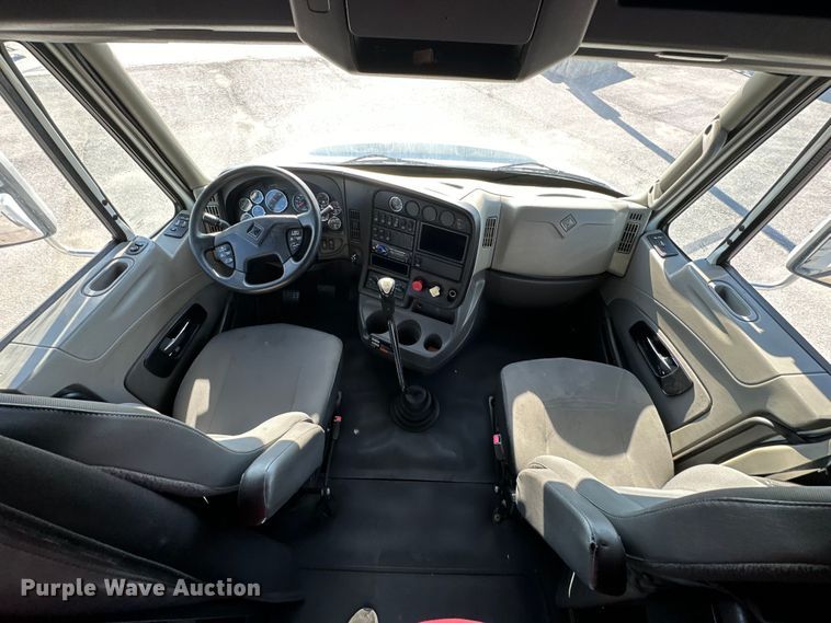 image for item EJ6894 2014 International  ProStar Plus 122 semi truck