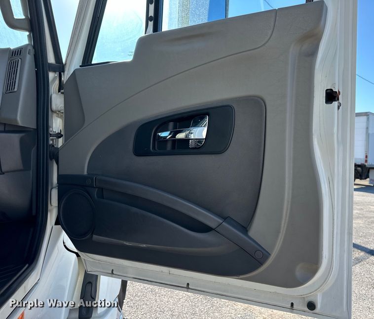 image for item EJ6894 2014 International  ProStar Plus 122 semi truck