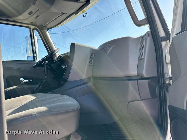 image for item EJ6894 2014 International  ProStar Plus 122 semi truck