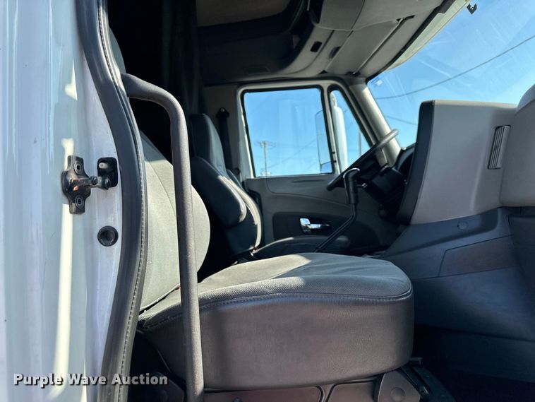 image for item EJ6894 2014 International  ProStar Plus 122 semi truck