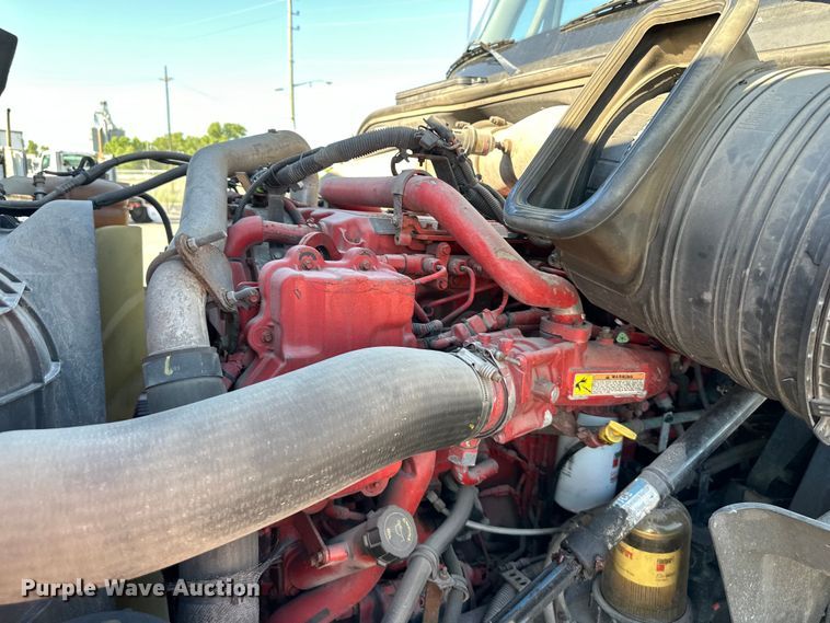 image for item EJ6894 2014 International  ProStar Plus 122 semi truck