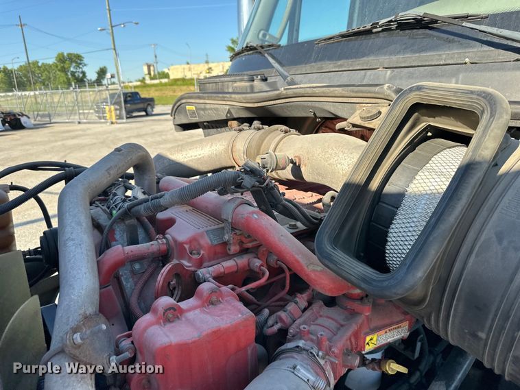 image for item EJ6894 2014 International  ProStar Plus 122 semi truck