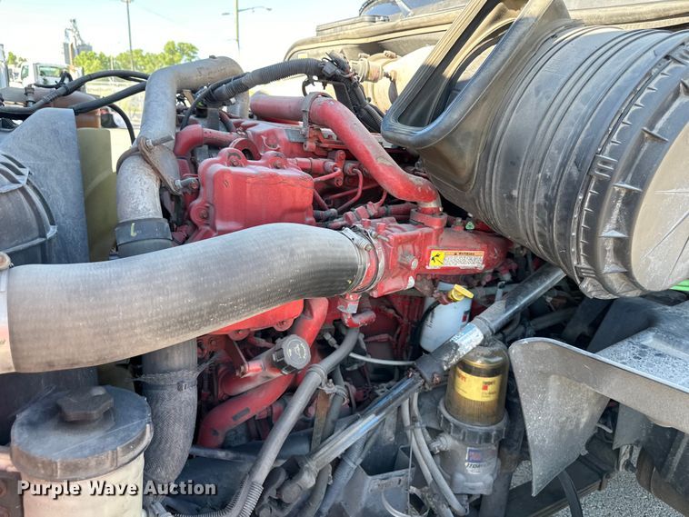 image for item EJ6894 2014 International  ProStar Plus 122 semi truck