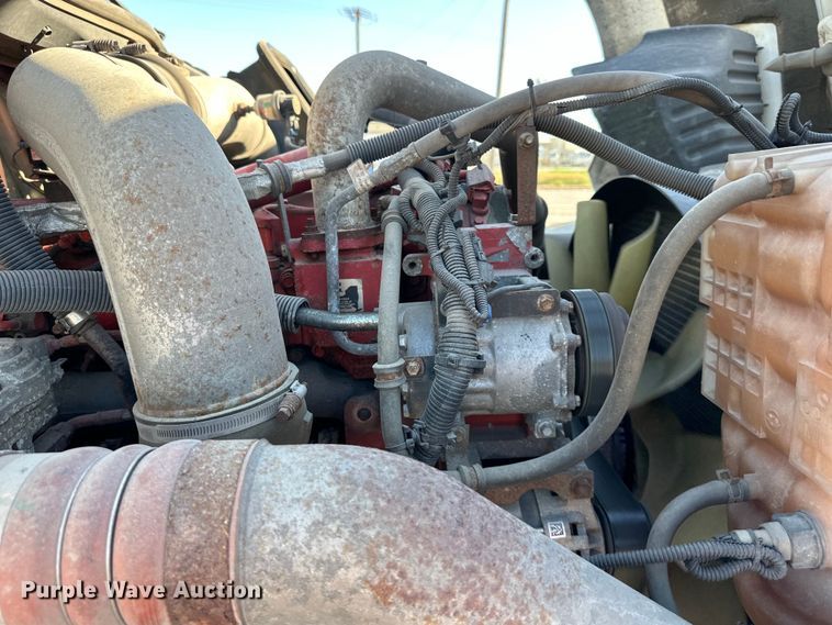 image for item EJ6894 2014 International  ProStar Plus 122 semi truck