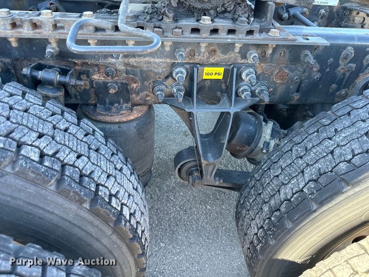 image for item EJ6894 2014 International  ProStar Plus 122 semi truck