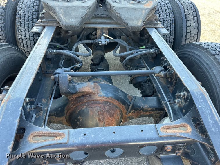 image for item EJ6894 2014 International  ProStar Plus 122 semi truck