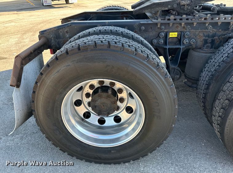 image for item EJ6894 2014 International  ProStar Plus 122 semi truck