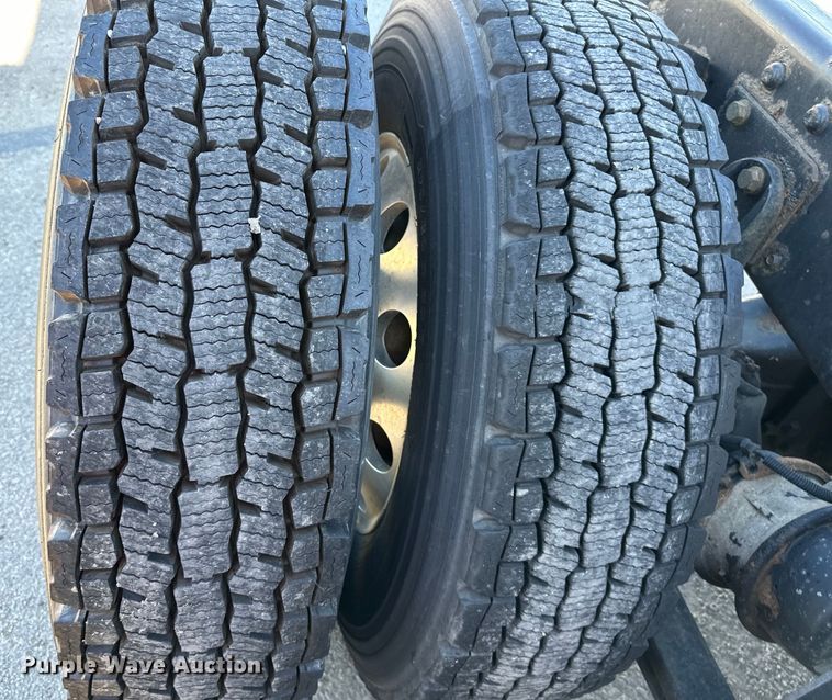 image for item EJ6894 2014 International  ProStar Plus 122 semi truck