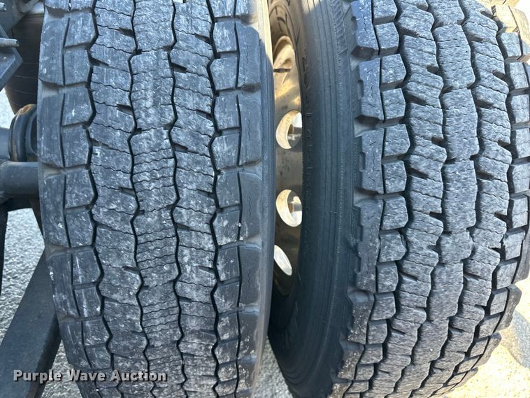 image for item EJ6894 2014 International  ProStar Plus 122 semi truck