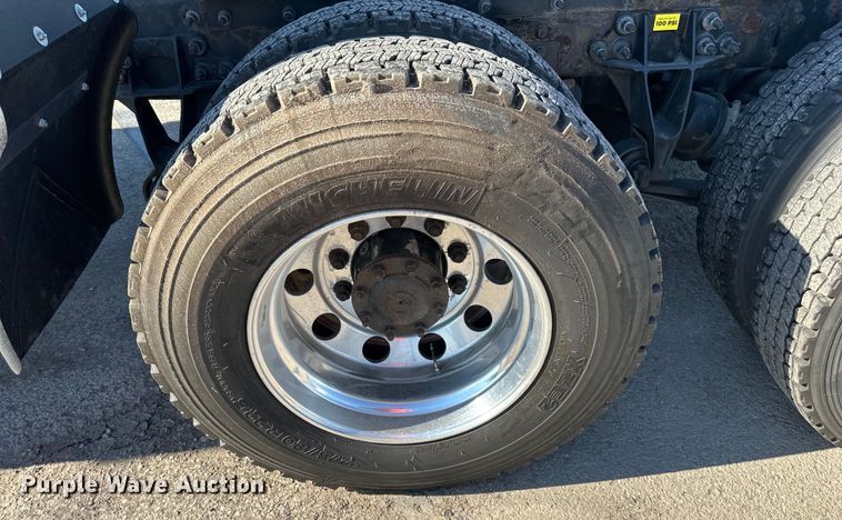 image for item EJ6894 2014 International  ProStar Plus 122 semi truck