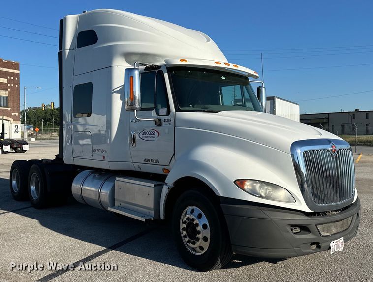 image for item EJ6895 2014 International ProStar Plus 122 semi truck