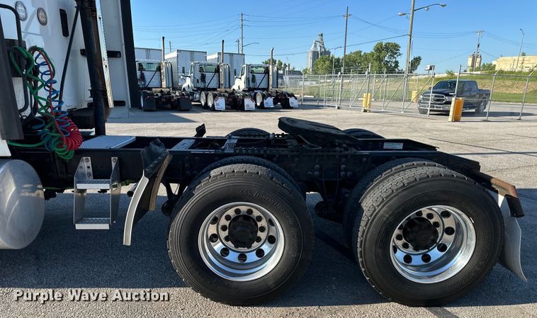 image for item EJ6895 2014 International ProStar Plus 122 semi truck