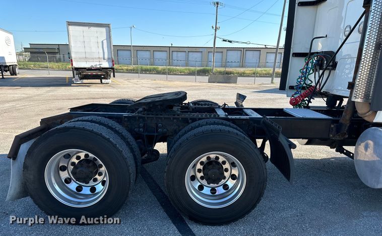 image for item EJ6895 2014 International ProStar Plus 122 semi truck