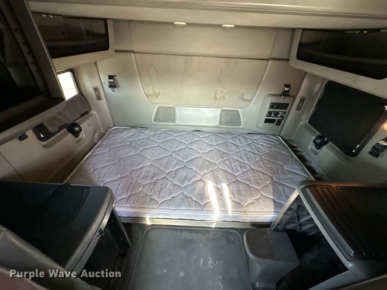 image for item EJ6895 2014 International ProStar Plus 122 semi truck